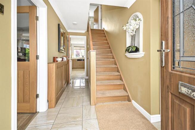 12 Ilkeston Drive Entrance Hall.JPG