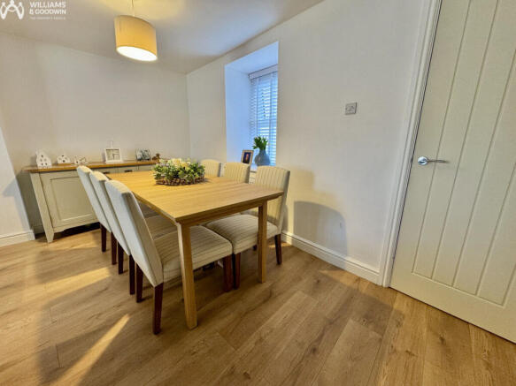 Kingsland Road, Holyhead, Anglesey, LL65 photo 4