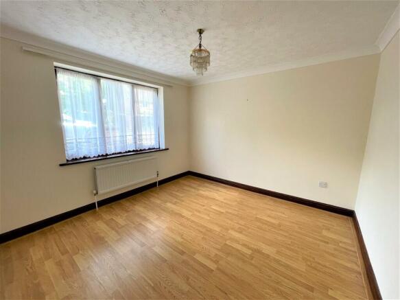 DINING ROOM.JPG