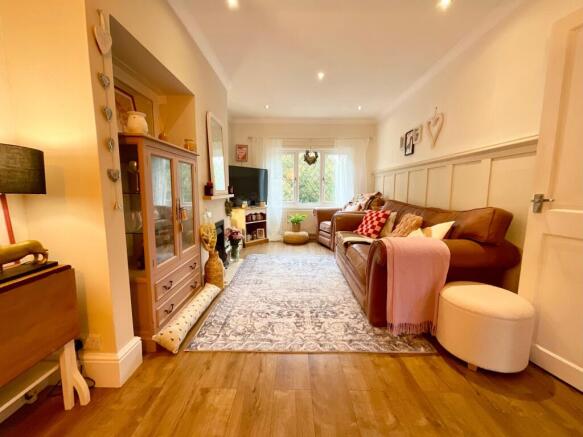 2 bed Flat for sale Image 4