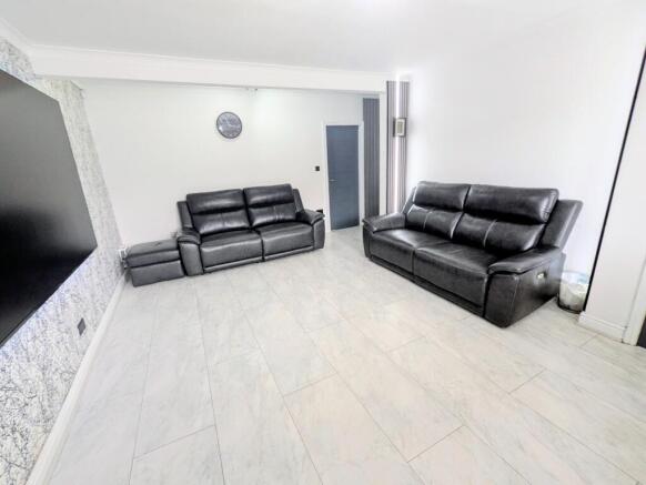 3 bed Semi-Detached for sale Image 8
