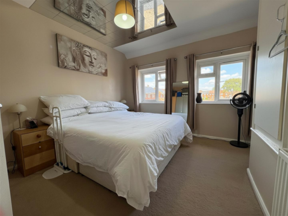 3 bed Terraced for sale Image 4