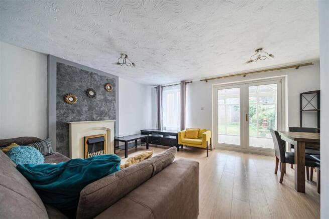 9 Campbell Close, Towcester (19).jpg