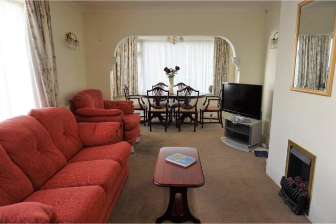 Lounge/Dining Room