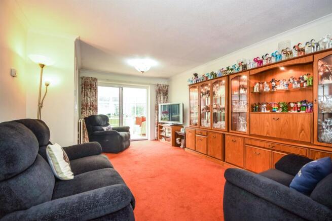 Lounge/ Dining Room