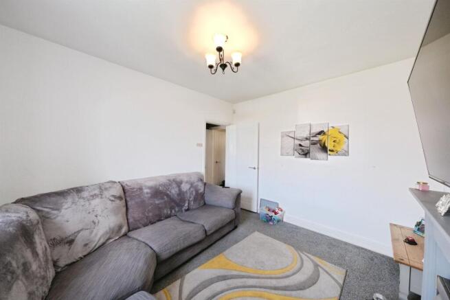 3 bed Semi-Detached for sale Image 6