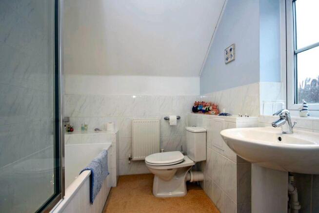 Bathroom (Ensuite to Bedroom 2)