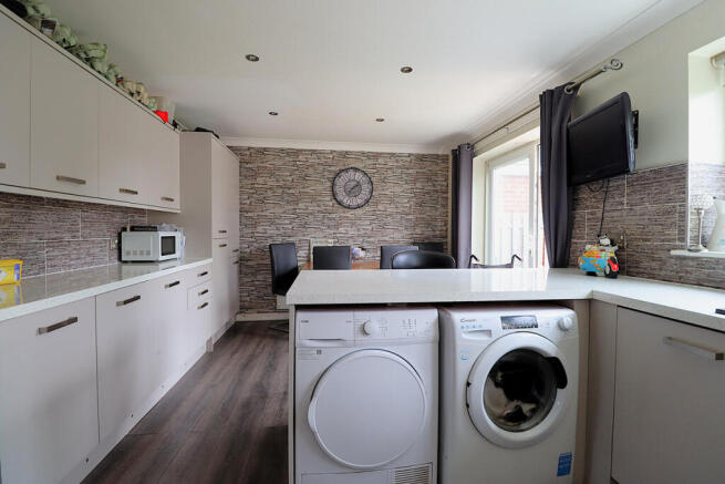 3 bed Semi-Detached for sale Image 4