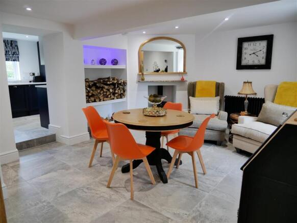 FAMILY ROOM & DINING