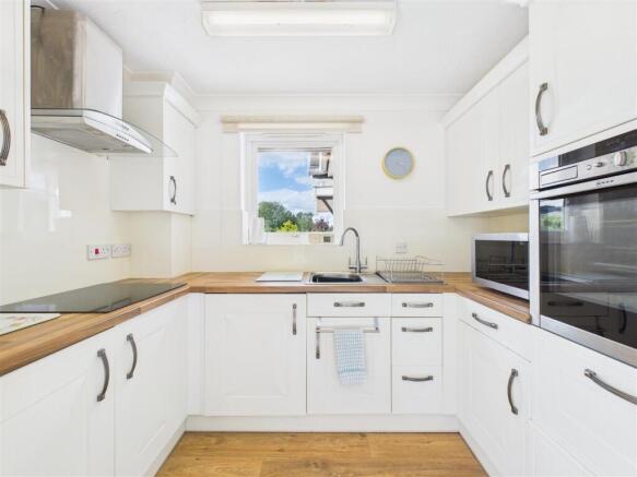 2 bed Apartment for sale Image 5