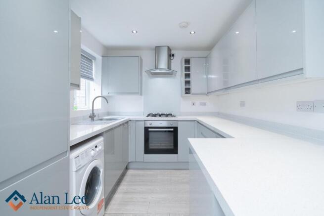 Tennyson Close, Macclesfield, SK11 8UJ photo 4