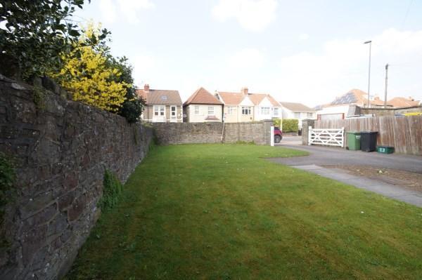 Front Garden Area/Driveway