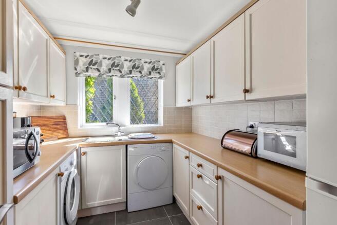 5 bed Detached for sale Image 7