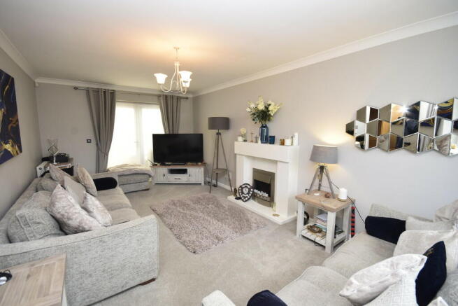 Lounge opposite