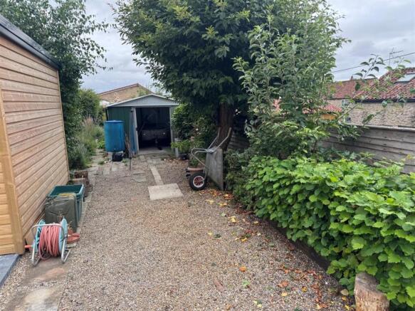 3 bed Terraced to rent Image 12