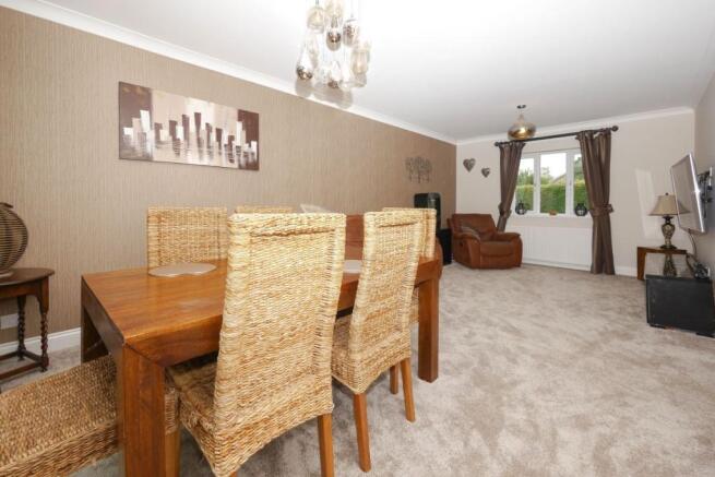 Lounge / dining room