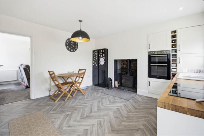 4 bed Semi-Detached for sale Image 12