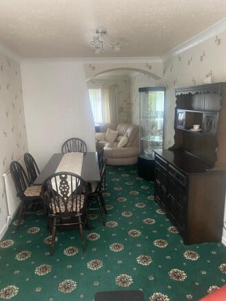 LOUNGE/DINING ROOM