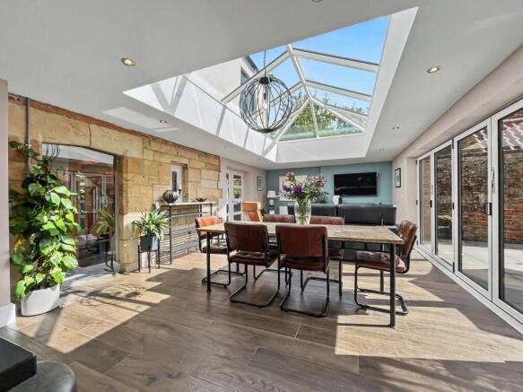 4 bed Detached for sale Image 10