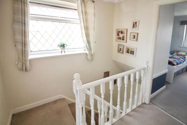 3 bed Semi-Detached for sale Image 8