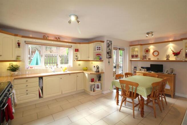 Kitchen 1.jpg
