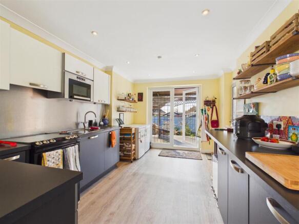 4 bed Semi-Detached Bungalow for sale Image 4