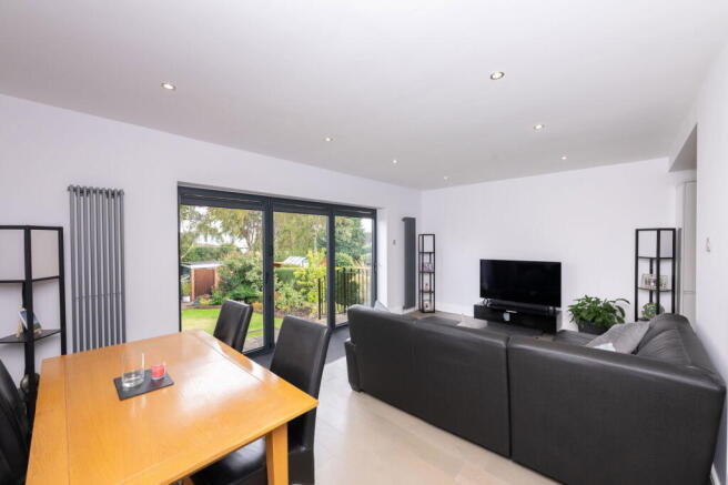 5 bed Detached for sale Image 9