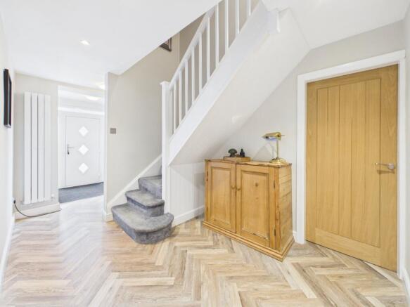 5 bed Detached for sale Image 5