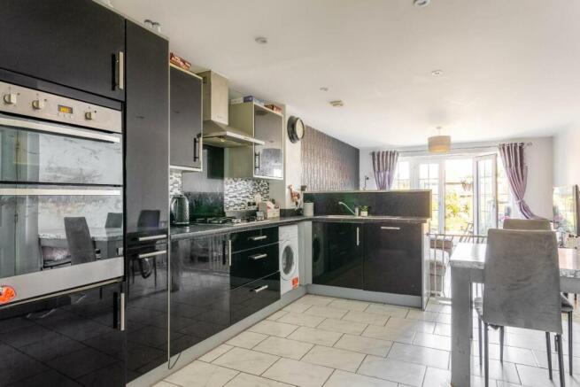Westview Close-13.jpg