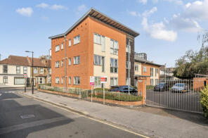 Flat 6, 17 Lion Head Court, St Andrew's Road, Croydon CR0 1AB