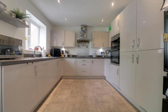 4 bed Detached for sale Image 6