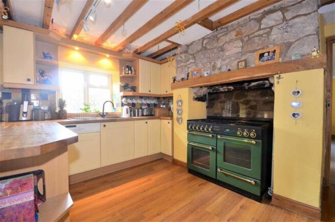 KITCHEN/DINING ROOM