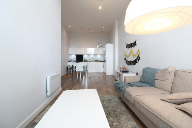 2 bed Apartment to rent Image 6