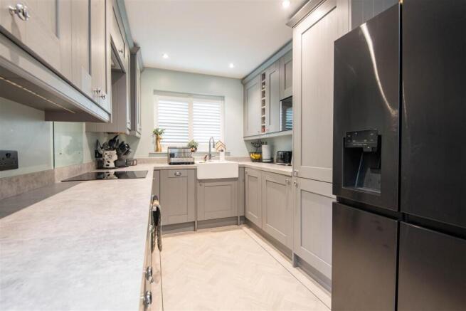 Kitchen & Dining