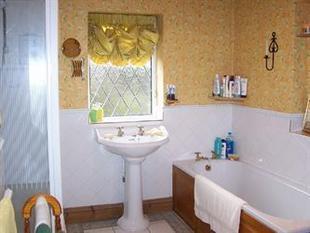 En-suite bathroom