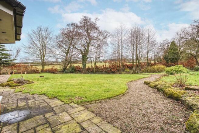 Private Gardens - 0.75 acre