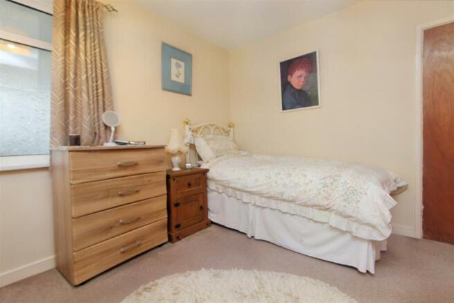 Bedroom 2 (2).jpg