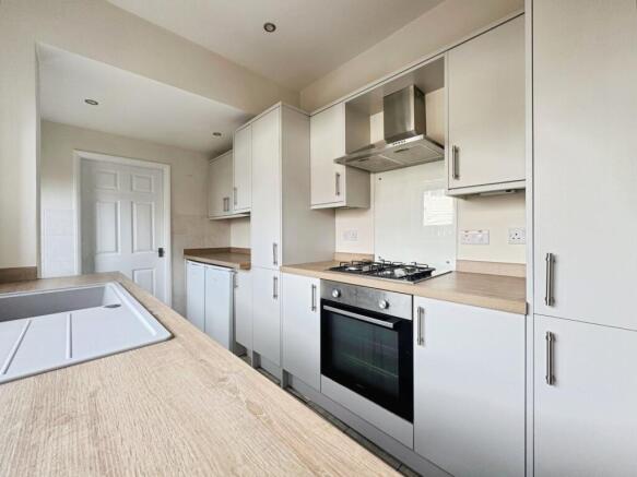 3 bed End of Terrace to rent Image 4