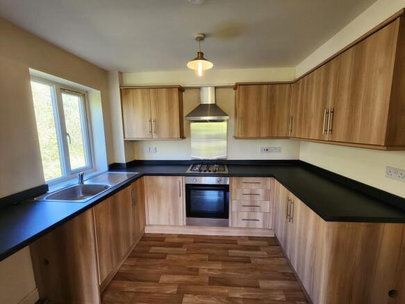 2 bed Apartment to rent Image 4