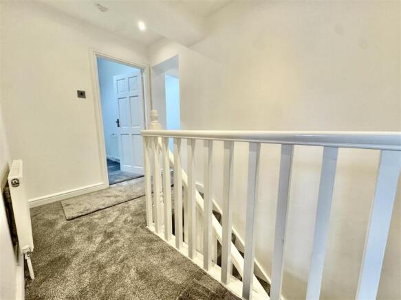 4 bed Detached for sale Image 12