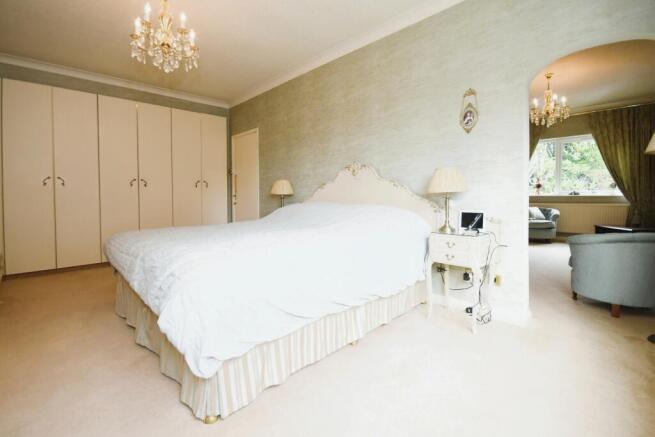 3 bed Flat for sale Image 11