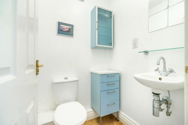 5 bed Semi-Detached for sale Image 8