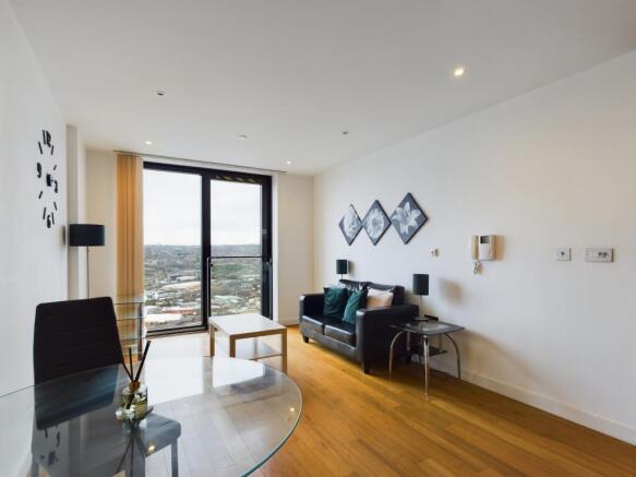 1 bed Apartment to rent Image 9