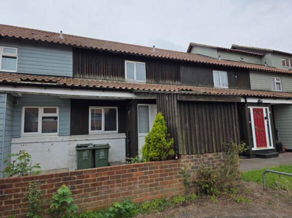8 Winstree, Basildon, Essex, SS13 1PG photo 2