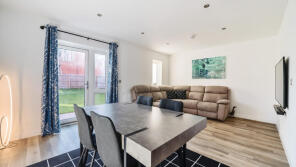 1, Muntjac Drive, Stratford-upon-avon CV37 7FN