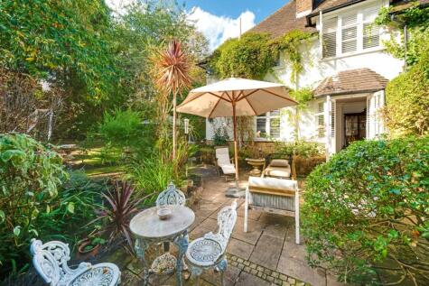 Creswick Walk, Hampstead Garden Walk, NW11