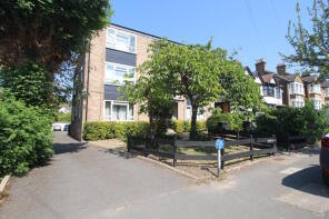 Flat 9, 54 Hazel Court, Church Hill, Loughton IG10 1LB