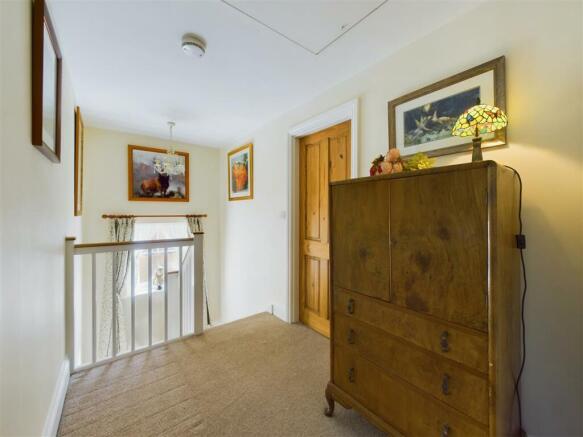 FIRST FLOOR LANDING