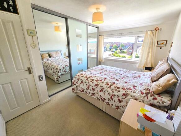 4 bed Semi-Detached for sale Image 12