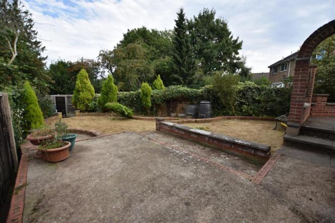SIDE GARDEN